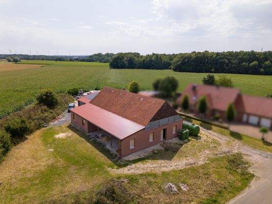 Künftiger Garten und Haupthausansicht