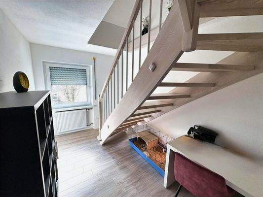 Büro (mit Treppe in das DG)