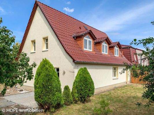 Rückansicht mit Terrasse