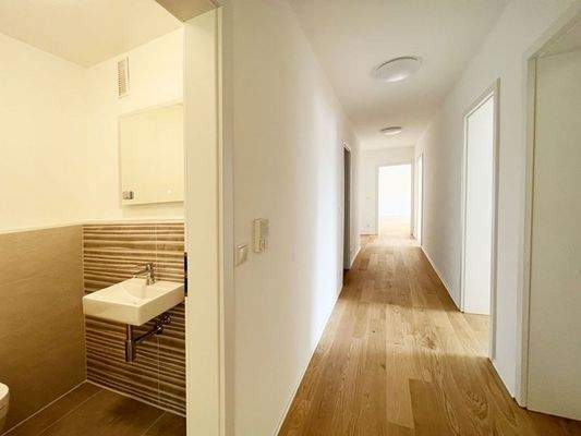 4.1 Diele und Gästebad