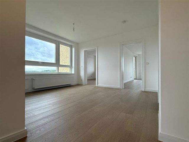 Zentral in Kronshagen: Sanierte 3-Zimmer-Whg. mit Aufzug, Balkon, Garage // BGM-Drews-Straße - Photo 2