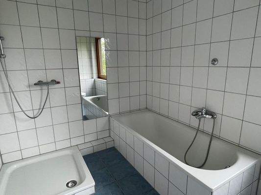 Tageslichtbad mit Dusche und W