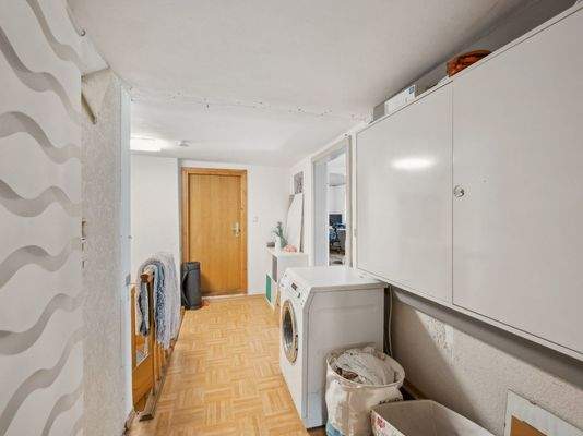 Flur mit Treppenhaus OG