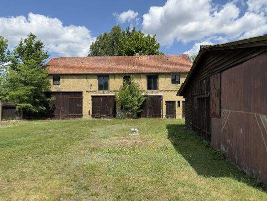 Blick zur Garage und nicht ausgebautes Obergeschoss