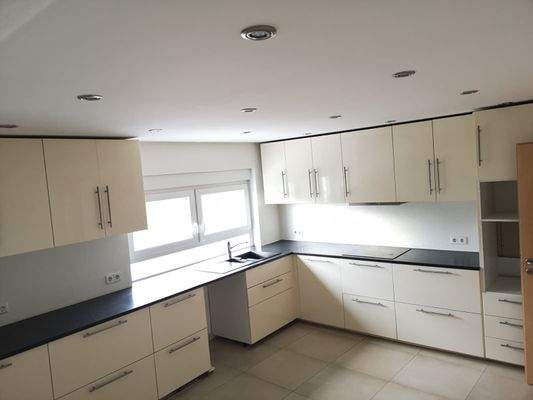 große Einbauküche