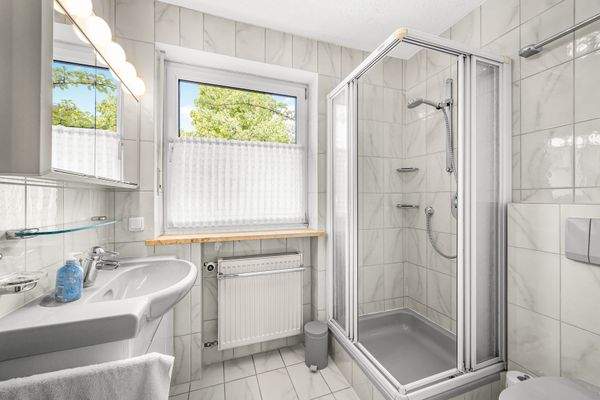 Badezimmer im OG (Reiheneckhaus)