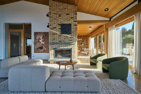 EG Wohnzimmer mit Kamin - virtuell möbliert