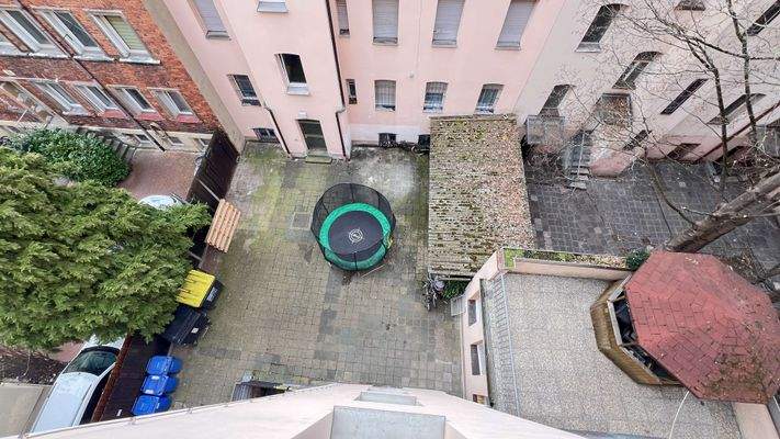 Hof mit Dachterrasse