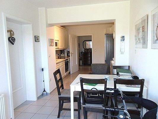 Küche mit Essplatz.JPG