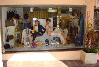 Schaufenster/Damenmoden-Boutique