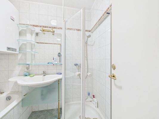 CAM04191G0-PR0074-STILL005