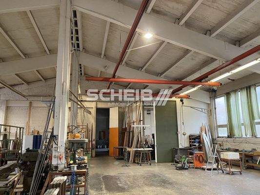 Produktions-/Lagerhalle