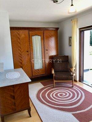 Zimmer - 2. OG mit Zugang zum Balkon