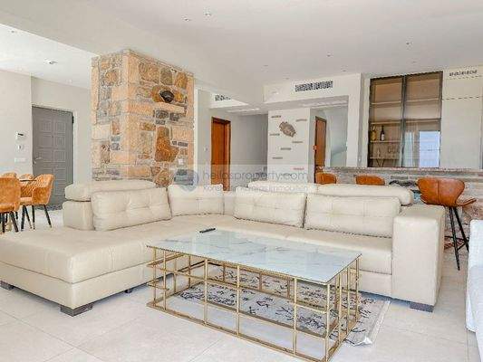 f849c536867e4eb2af2cca0cb9467a18-original