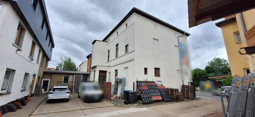 Mehrfamilienhaus von der Seite