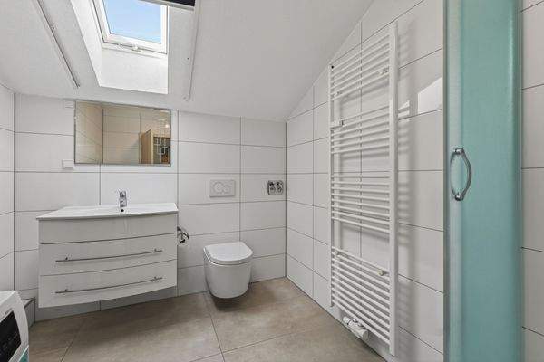 Dachwohnung - Badezimmer