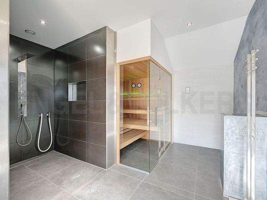 Wellnessbad mit integrierter Sauna