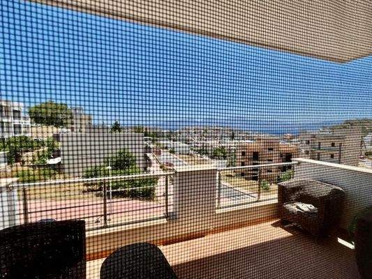 Kreta, Agios Nikolaos: Geräumige Wohnung im 2. Stock mit Panoramablick auf das Meer zu verkaufen