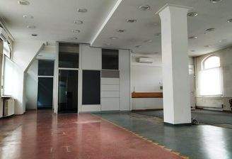 Hell durch große Fenster