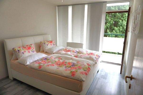 Zimmer 3 mit Balkonzugang