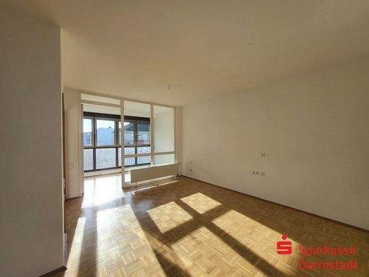 Blick in Wohnzimmer und Wintergarten