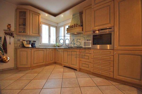 Großzügige Villa mit Privatgarten, unabhängiger Dependance und Gemeinschaftspool 