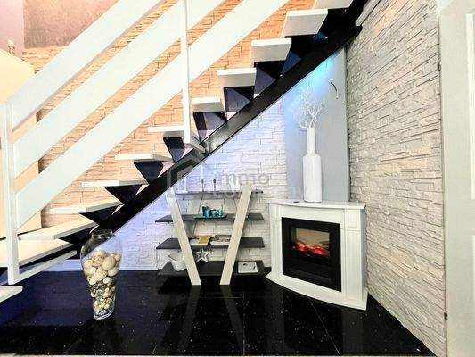 Kamin mit Beleuchtung