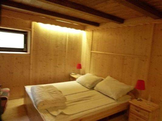 Erstes Schlafzimmer im Untergeschoß