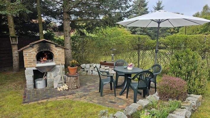 gemütliche Ecke mit Außenkamin