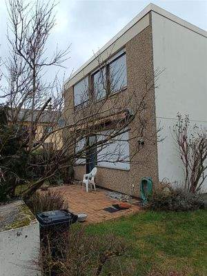 Blick von Süden mit Terrasse