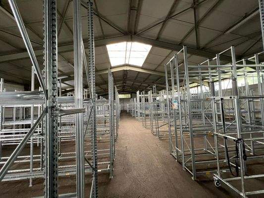 Lagerfläche mit Regalsystem