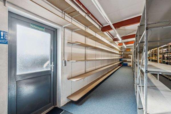 1. Gewerbeeinheit Schuhgeschäft