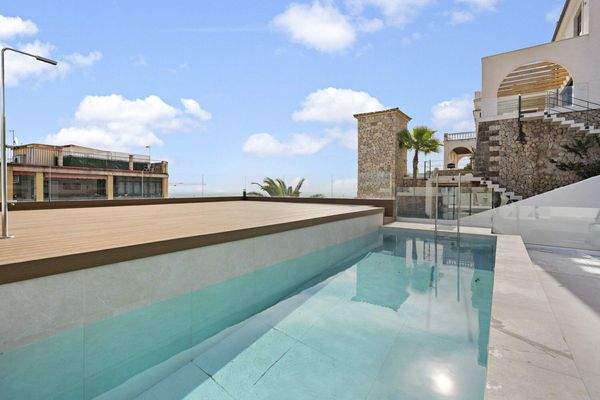 Stadthaus mit Pool in Genova