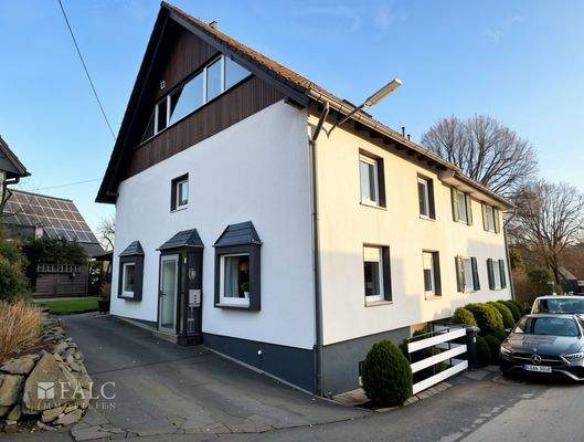 Vorder- und Seitenansicht