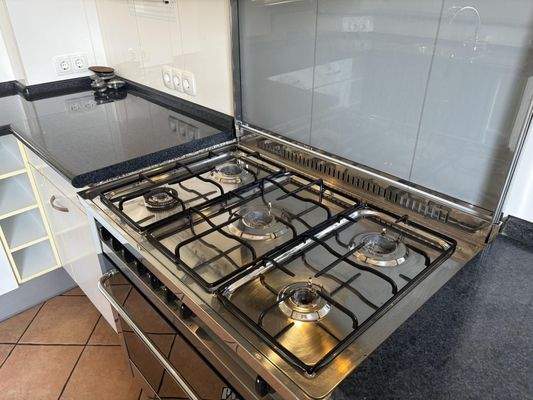 Kochen auf einem 5flammigen Gasherd