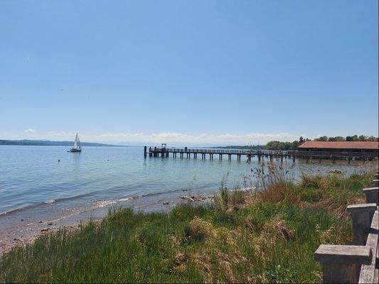 ideale Voraussetzungen für Wassersport und Spaziergänge bei Wellenrauschen