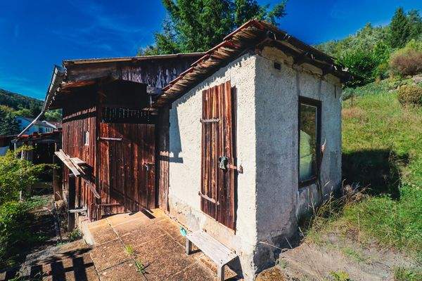 Ehemalige Stallungen und Lagerfläche im Garten