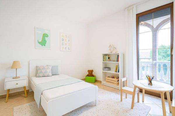 Das charmante und helle Schlafzimmer. (Visualiserung)