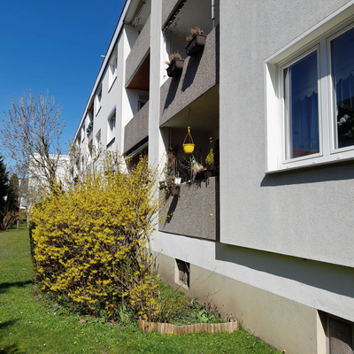 Rückansicht mit Balkon