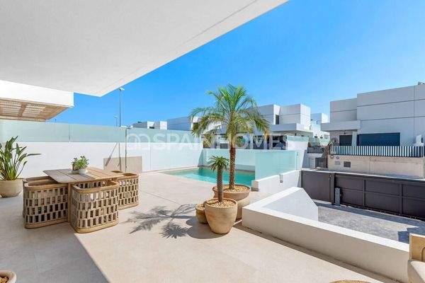 Semi-Detached Houses with Pools in Dolores Alicante
