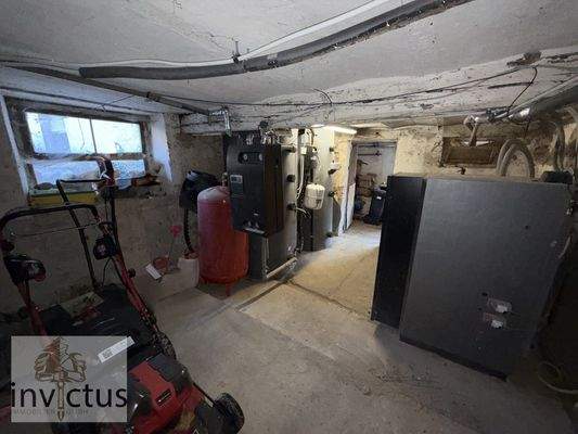 Holzplatz und Heizung