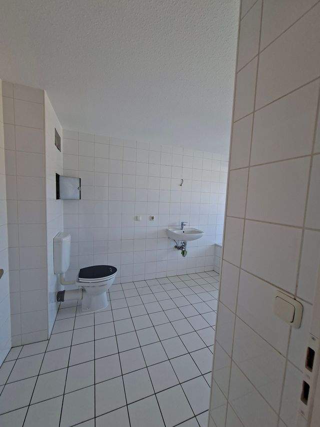 Helle 2 Raum Dachgeschosswohnung in Gera ab sofort zu vermieten - Foto 3