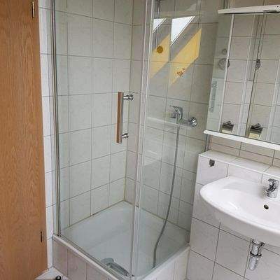 CB 10_Bad mit Dusche