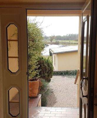 Blick auf Terrasse im Hof