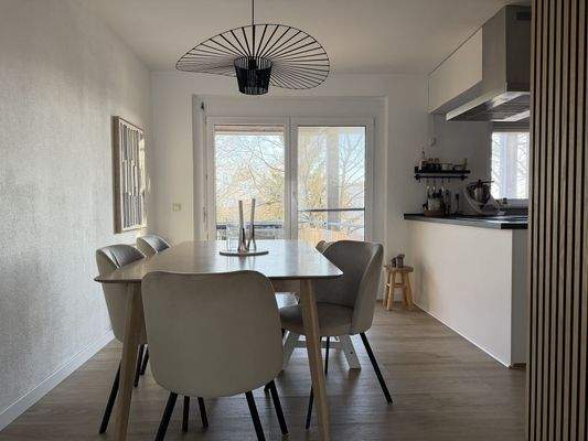 Offener und heller Essbereich