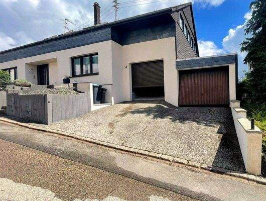 Vorderansicht Garage.jpg