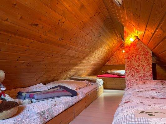 Gästezimmer im Spitzboden DG.jpg