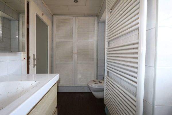 Bad mit Wanne und WC im EG