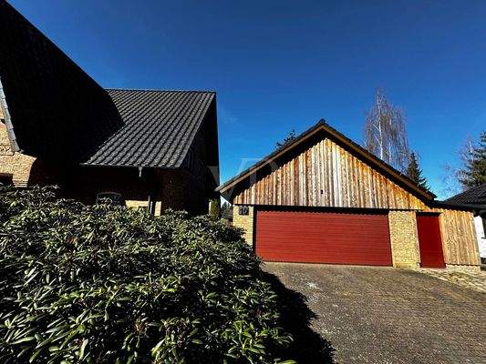 Haus mit Garage/Werkstatt