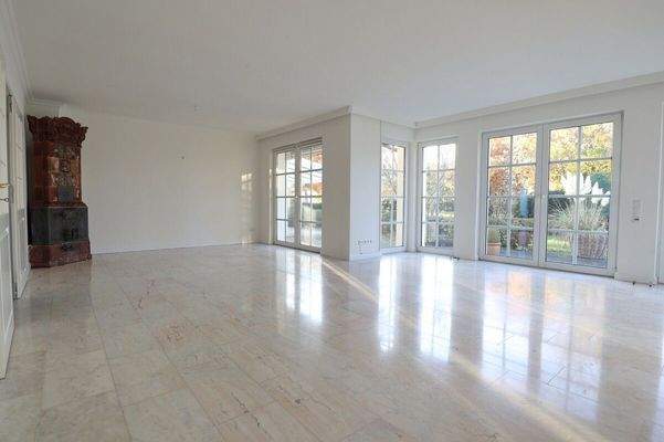 Wohnzimmer mit Kamin